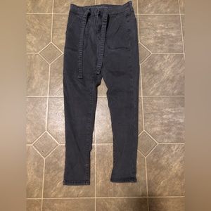 Womens size 6 super stretch AE